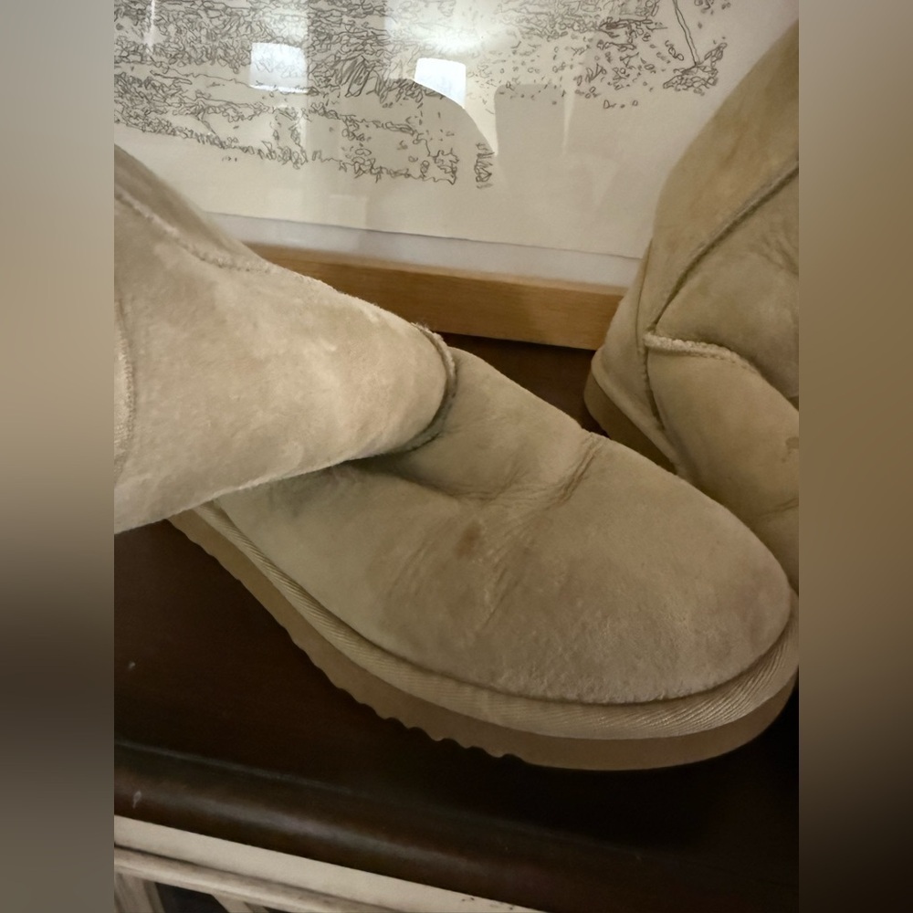 UGG Australia Women's Classic Short Shearling Leather Winter Boots Sand Size 7 - Picture 7 of 8